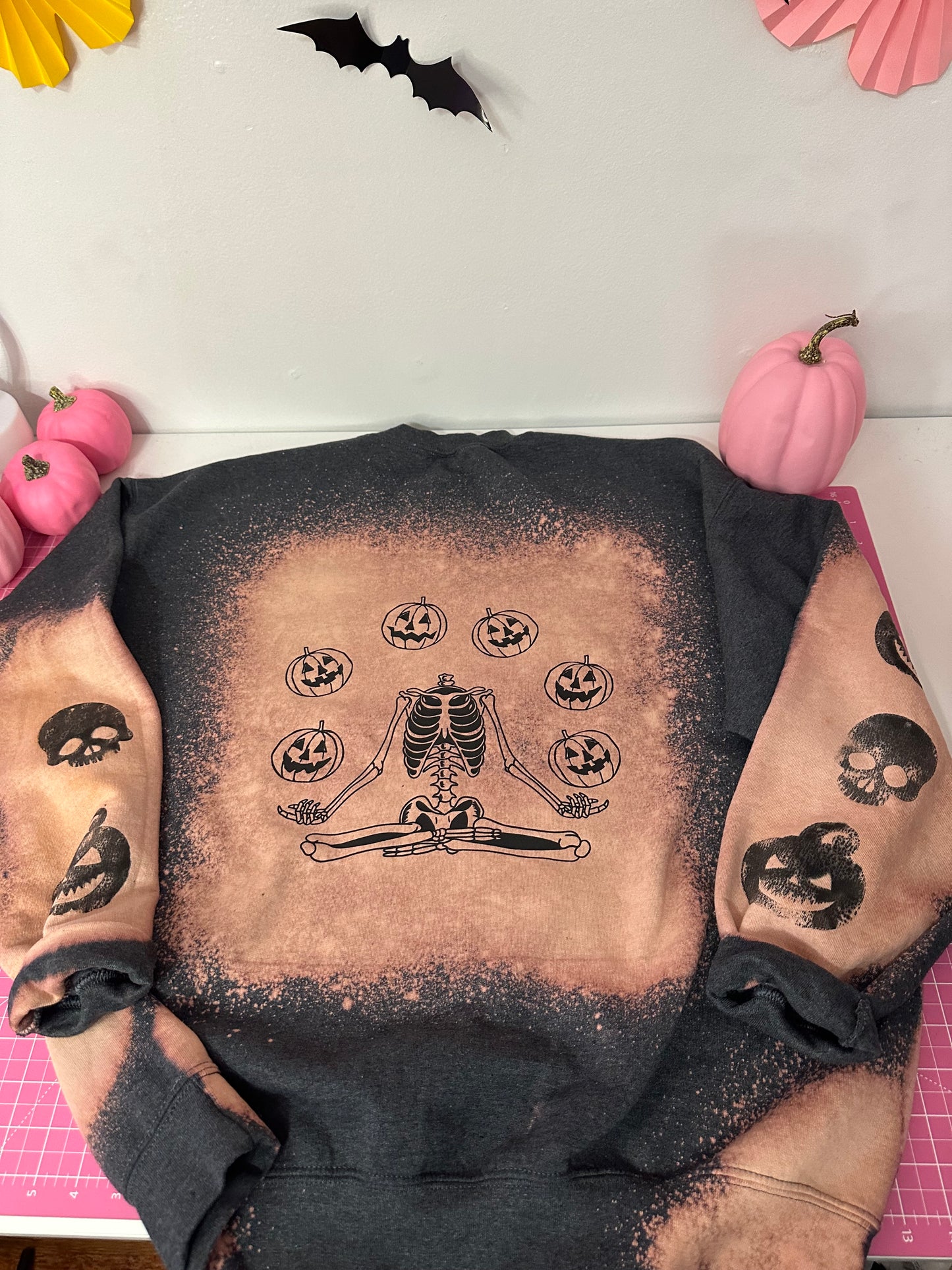 PUMPKIN SKELLIES SWEATSHIRT