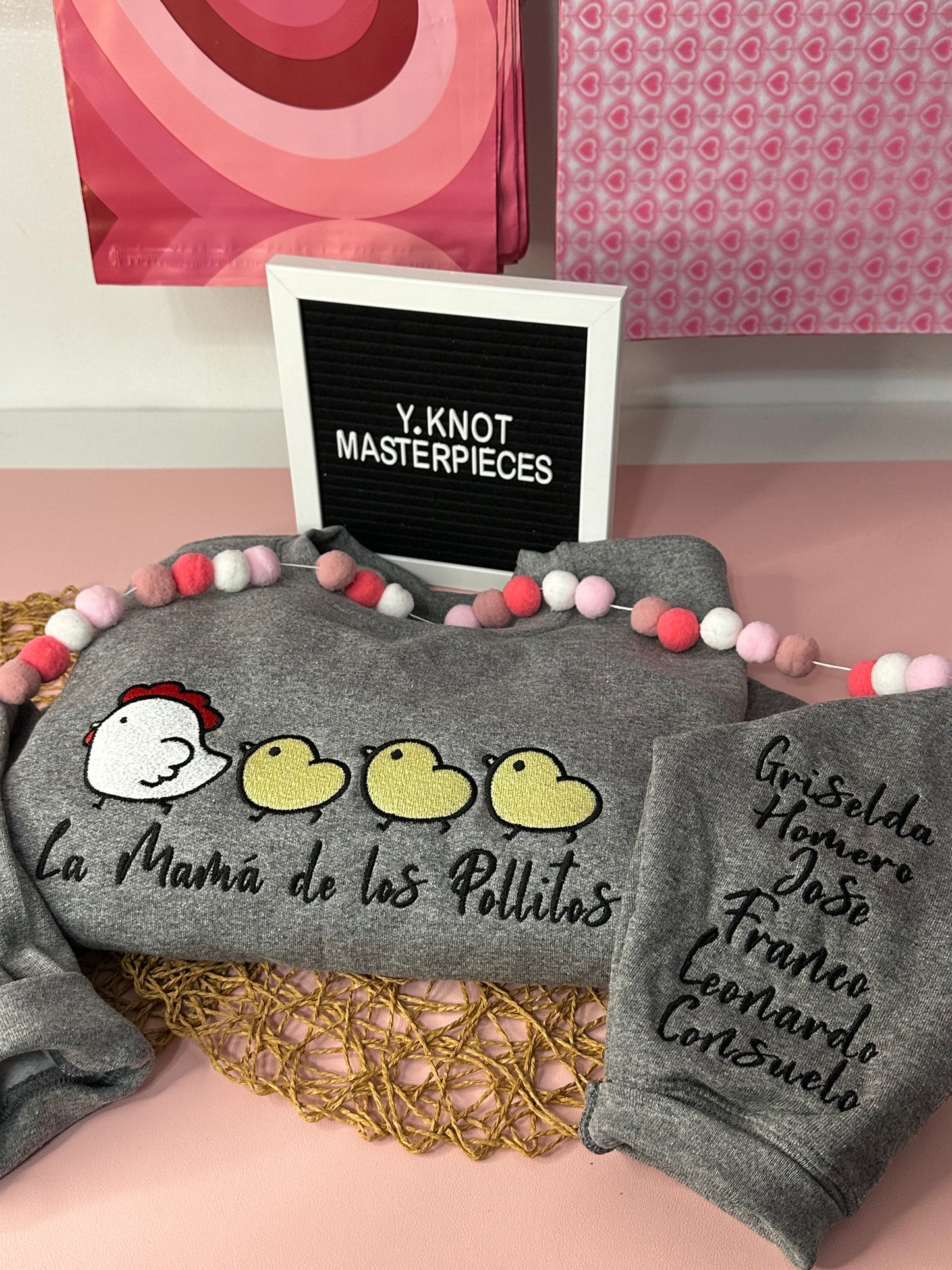 LA MAMA DE LOS POLLITOS EMBROIDERED SWEATER