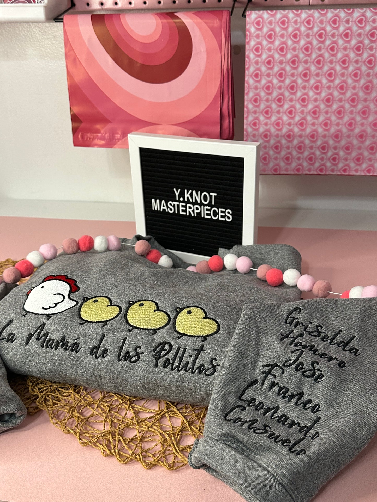LA MAMA DE LOS POLLITOS EMBROIDERED SWEATER