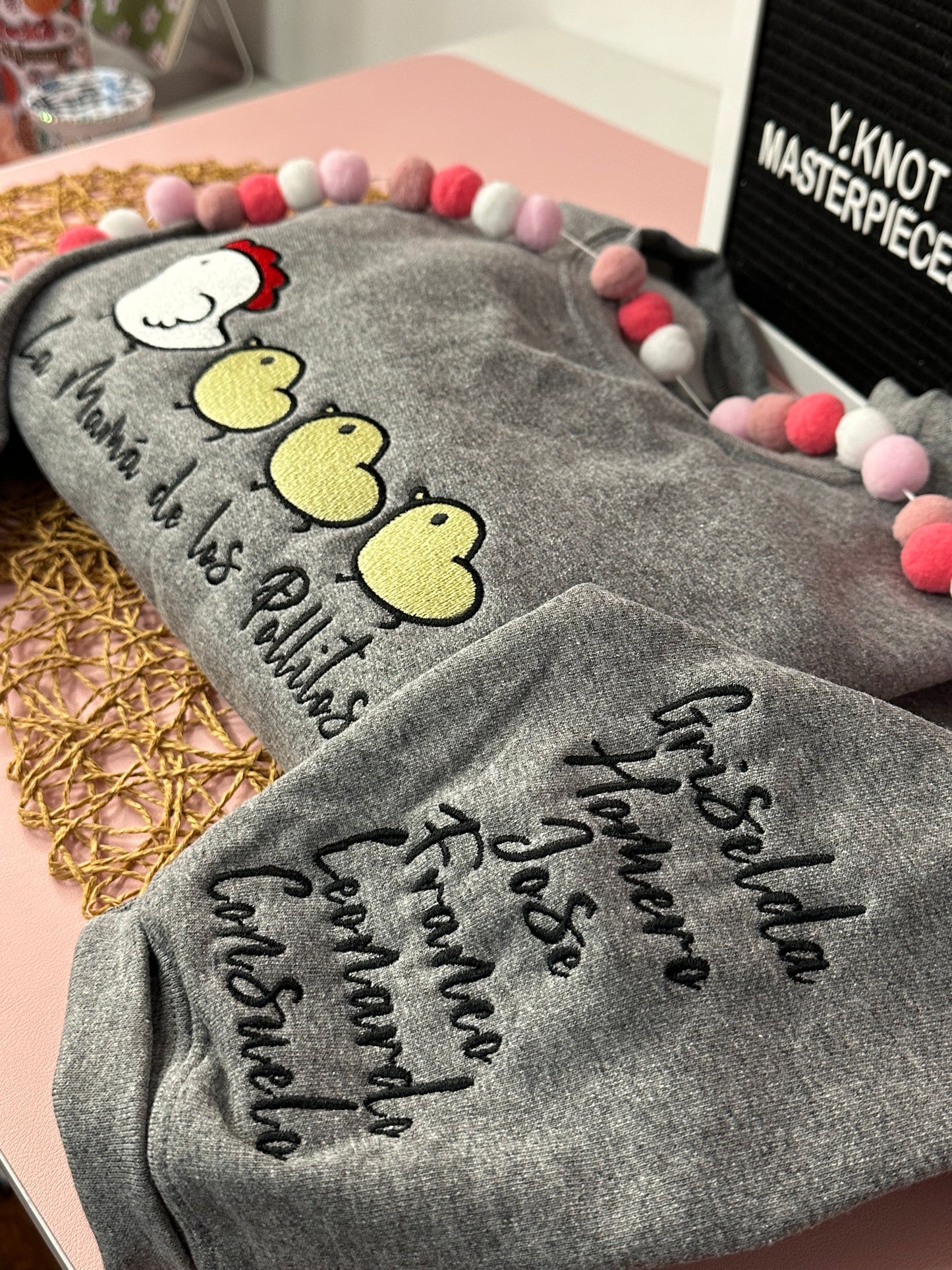 LA MAMA DE LOS POLLITOS EMBROIDERED SWEATER
