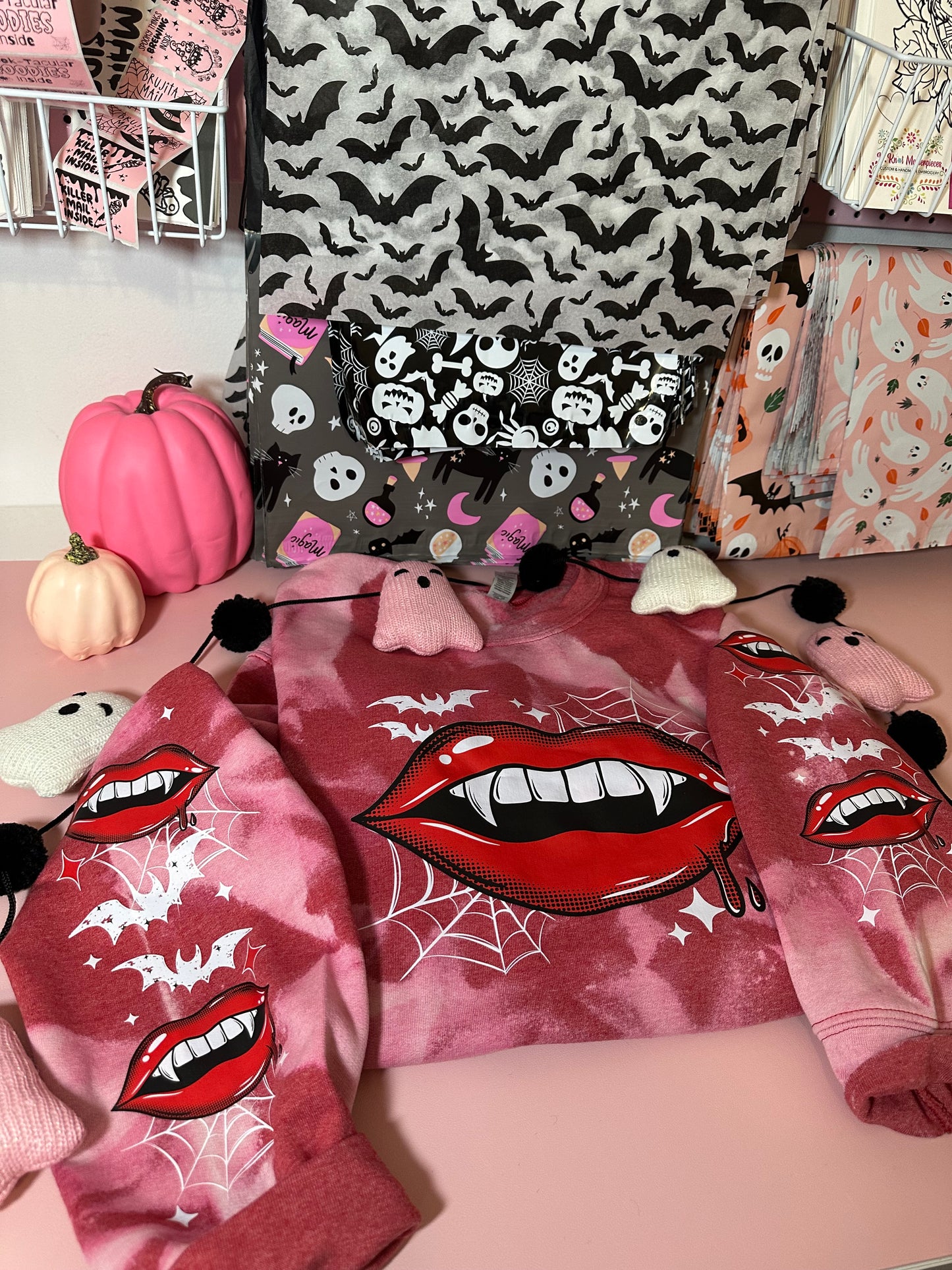 VAMP LIPS BLEACHED SWEATER