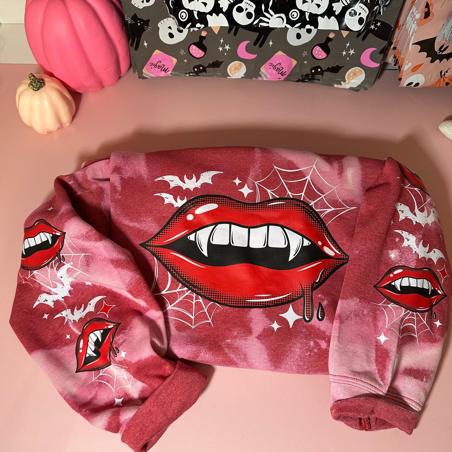 VAMP LIPS BLEACHED SWEATER