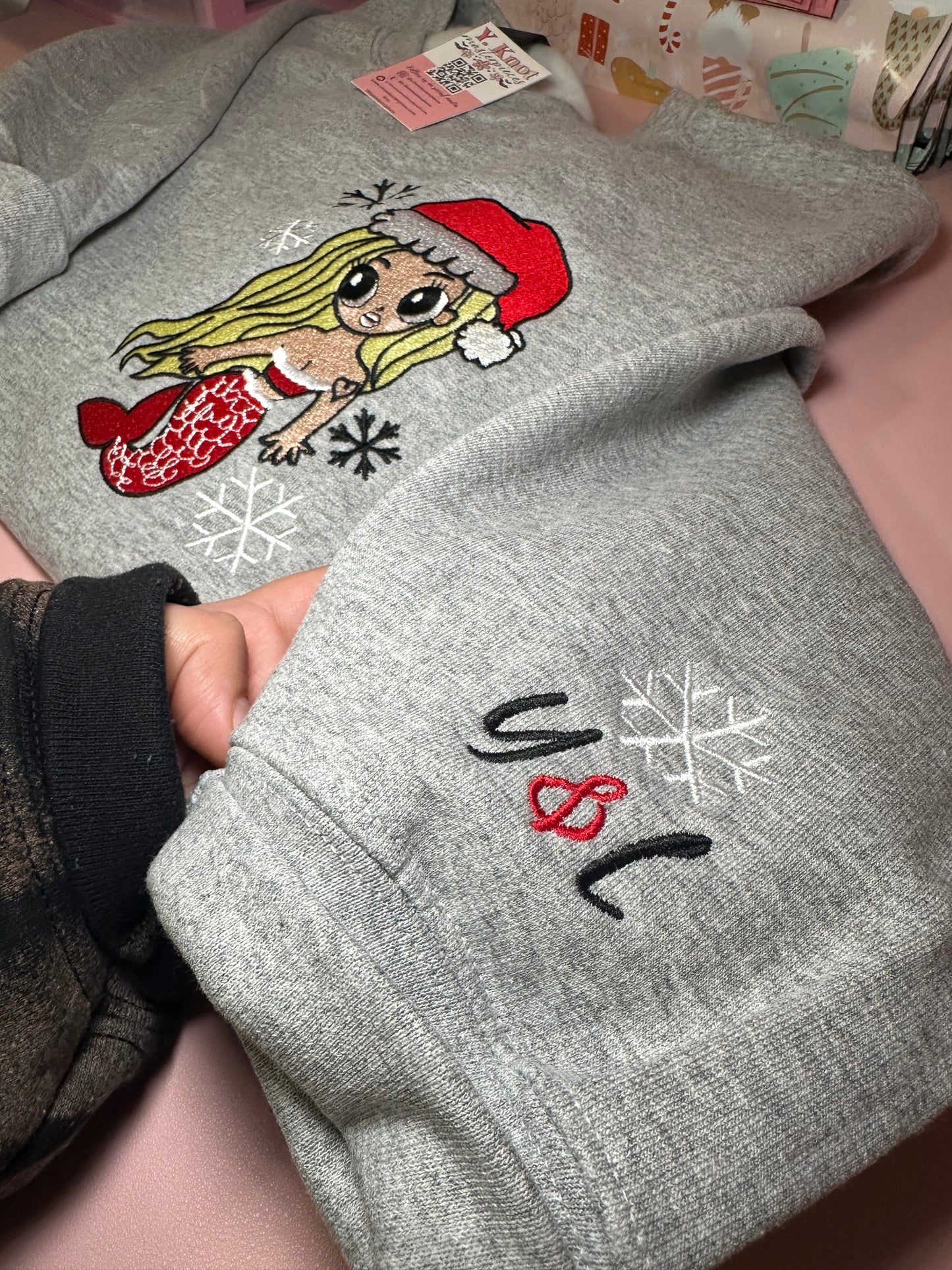 MERRY BICHOTA EMBROIDERED SWEATER