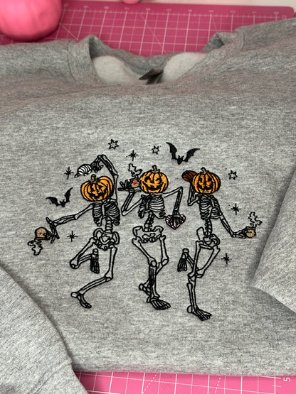 CAFECITO Y PAN SKELLIES EMBROIDERED SWEATSHIRT