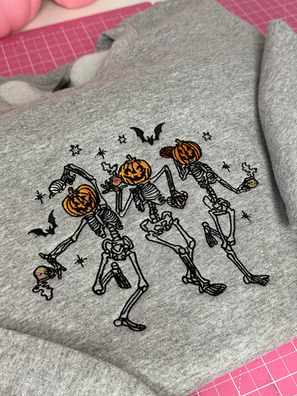 CAFECITO Y PAN SKELLIES EMBROIDERED SWEATSHIRT