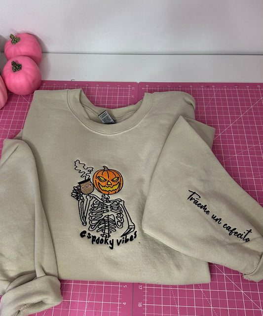 TRAEME UN CAFECITO EMBROIDERED SWEATSHIRT